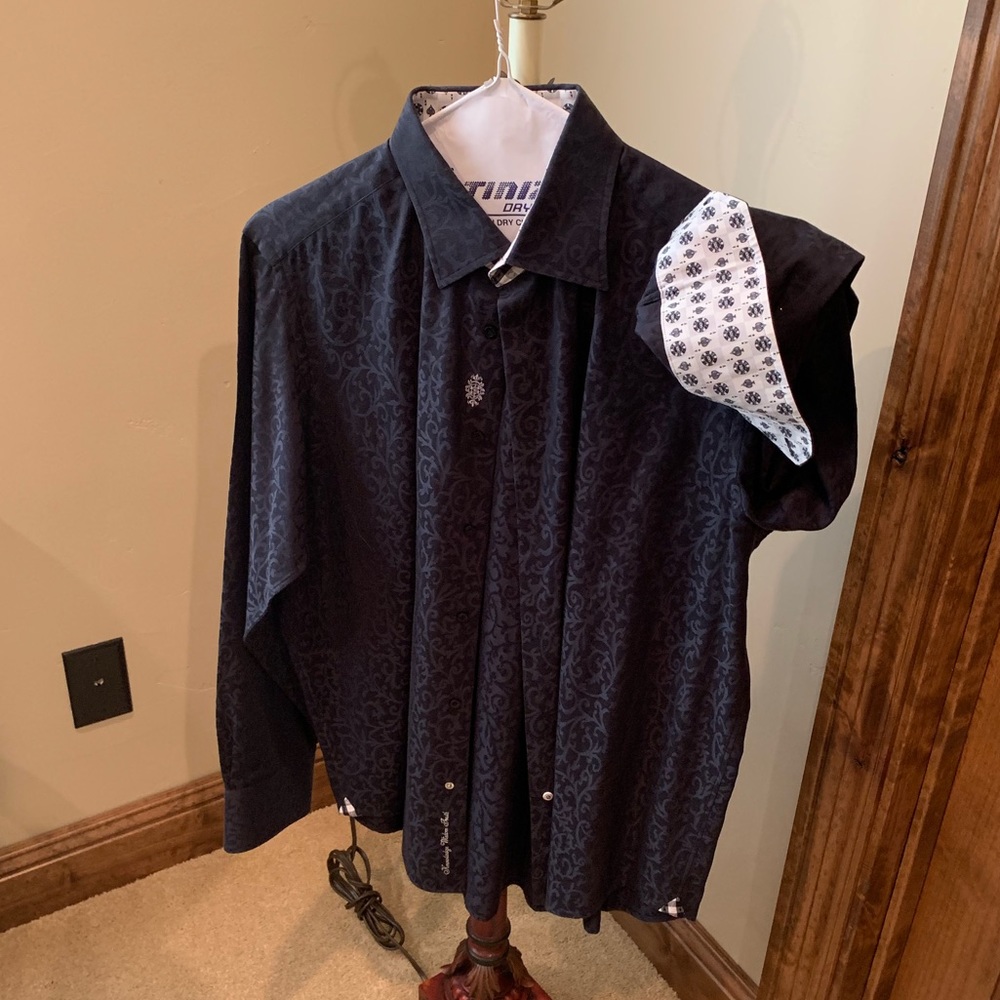 Robert Graham Dress shirt button up